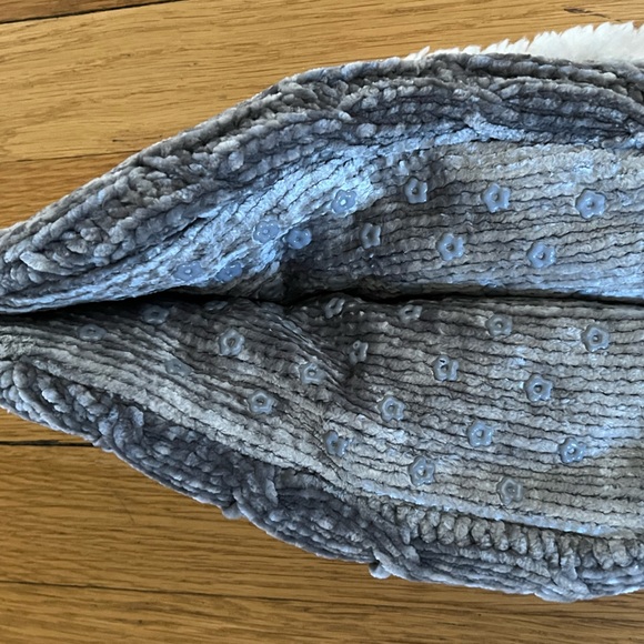 Ruggine Women’s Slippers- Size L/XL - Picture 3 of 5